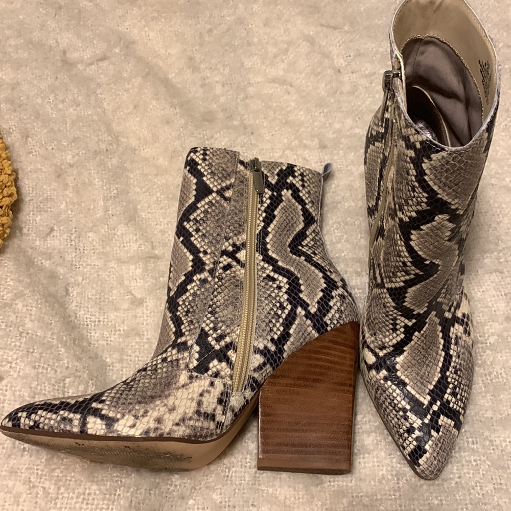 Snakeskin Bootie - Picture 4 of 6